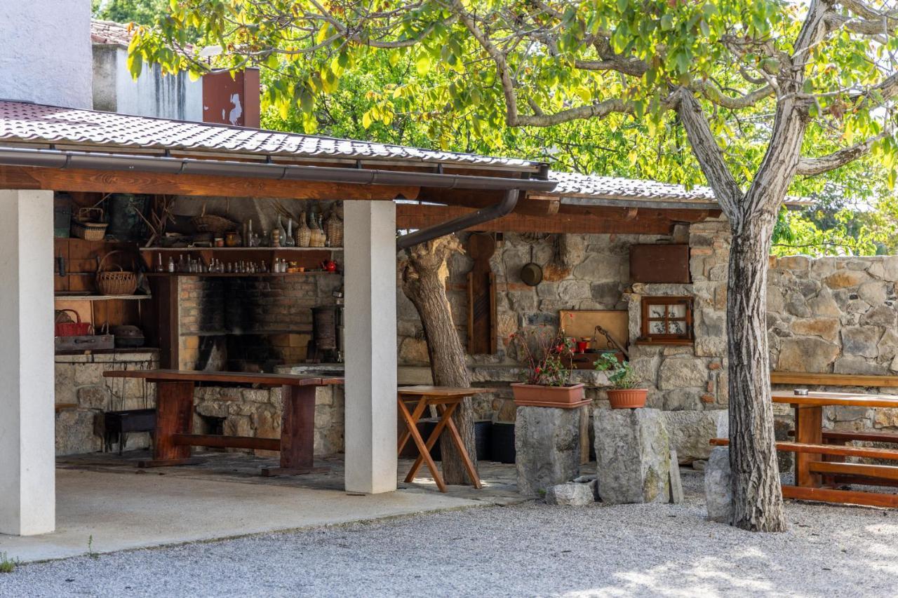 Domacija Mirko Bed & Breakfast Miren Exterior photo