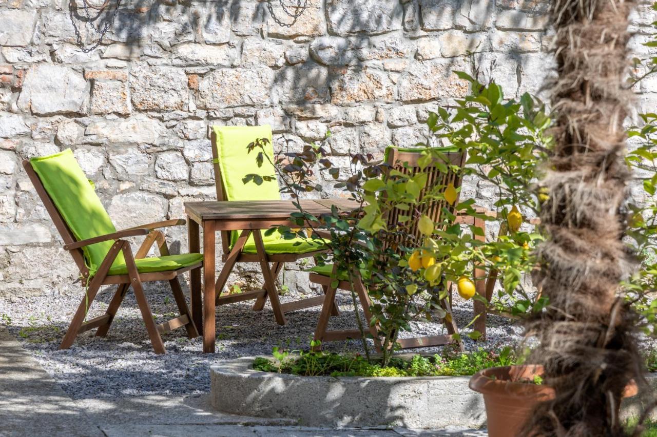 Domacija Mirko Bed & Breakfast Miren Exterior photo